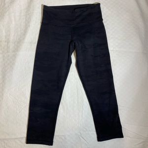 Lululemon Black Camo Design Capri Leggings Size 4